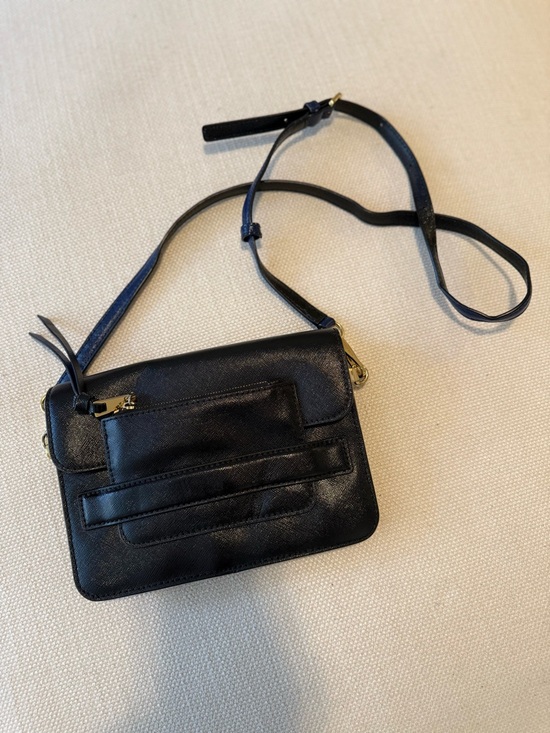 Marc Jacobs Handbags - Marc Jacobs Black Leather Crossbody Shoulder Bag
